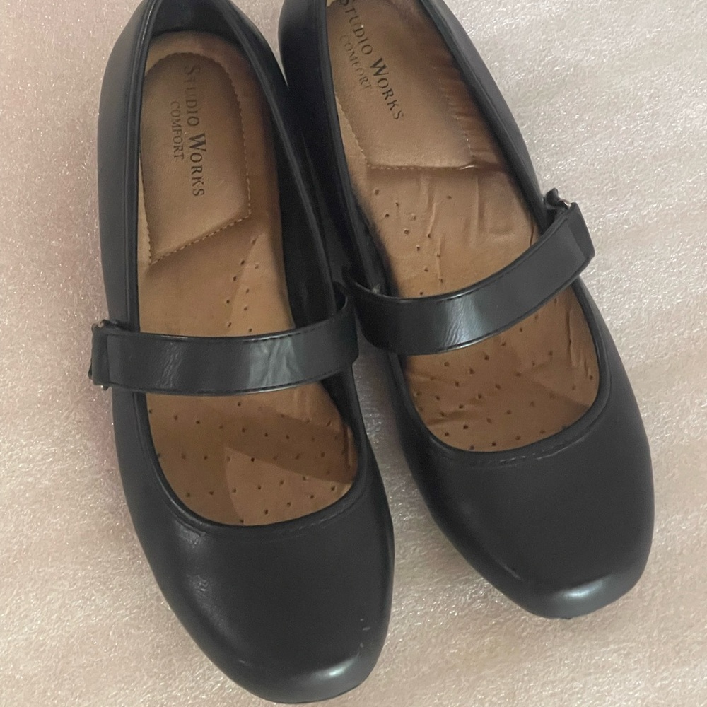 Studio Works Black Flats with Classic Design